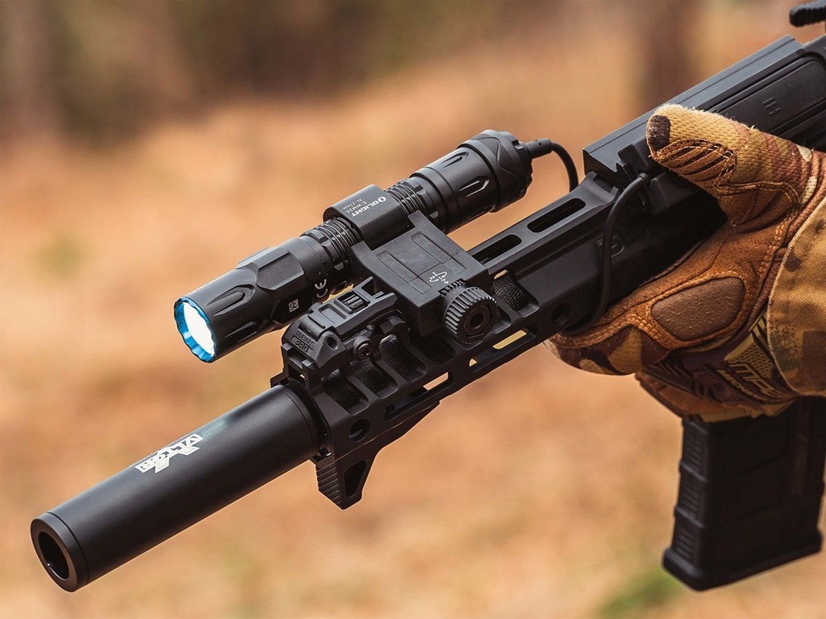 トイガン Olight warrior 3s OLIGHT Warrior 3S 2300 Lumens Rechargeable Tactical Light